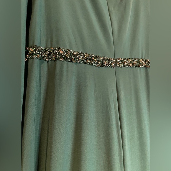 Mac Duggal 67899 Emerald Green Evening Gown with embellished belt, size 14W - Picture 6 of 9